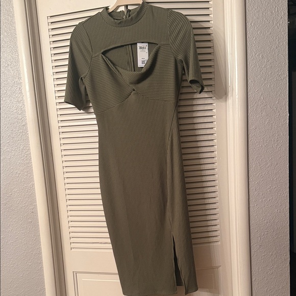 Guess Dresses & Skirts - Guess Khaki Ribbed Midi Dress